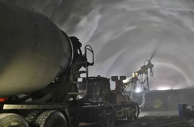 混凝土湿喷台车是隧道及地下工程施工的主要装备